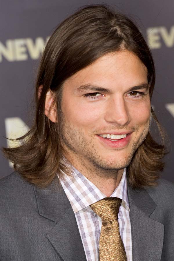Ashton Kutcher’ Mid-Parted Lob #longhairmen #celebrity