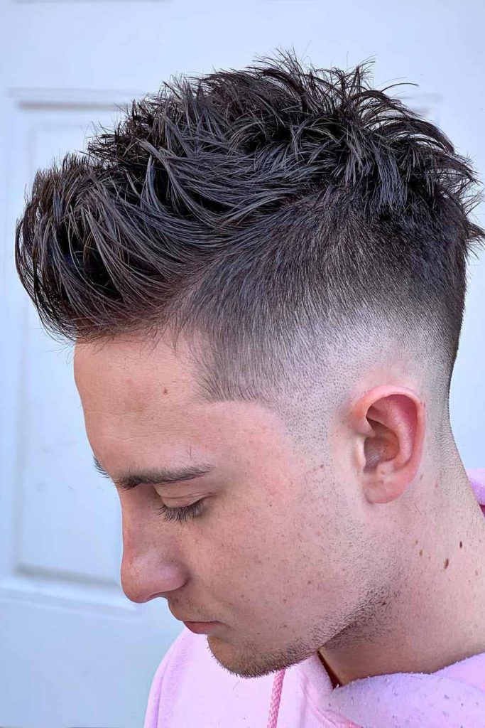 Short Quiff Haircut For Men #besthaircutsformen #menshaircuts #haircutsformen #menhaircuts #menshairstyles