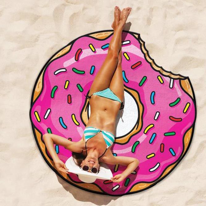 Gigantic Pink Donut Beach Blanket (Bigmouth) #birthdaygifts