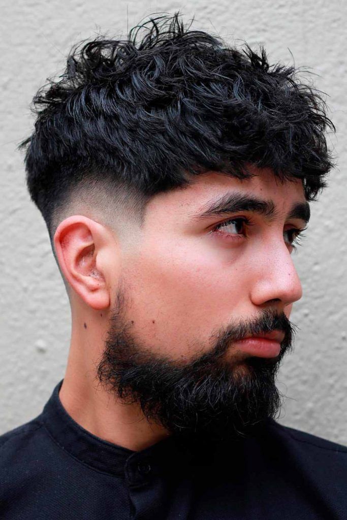Blowout With Faded Sides #shorthairstylesformen #shorthaircutsformen #mensshorthaircuts #mensshorthairstyles
