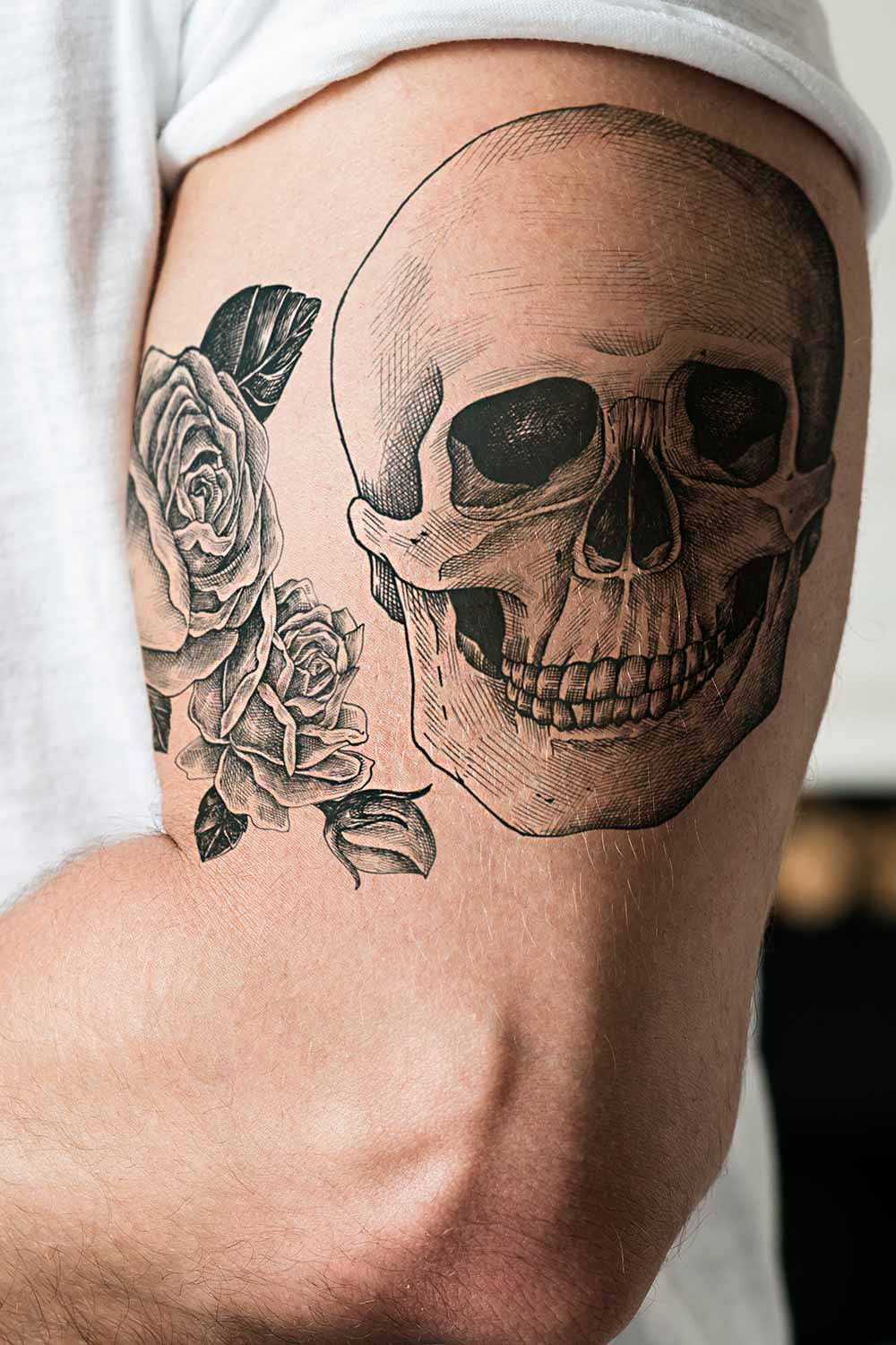 Rosa E Caveira #tattoo #tattoosformen #menstattoo #tattoos