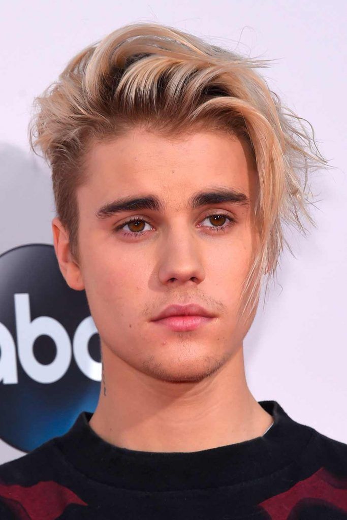 OMG, Justin Bieber Had To Steal A Hair Tie From A Fan During The Middle Of  A Song