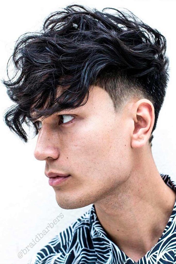 Simple Layered Curls #promhairstyles #promhairstylesformen #menspromhair