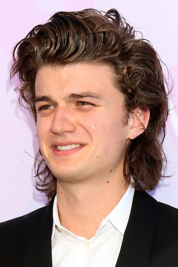 Joe Keery’s Wet Mullet #surferhair #longhairmen #menshairstyles #beachwaves