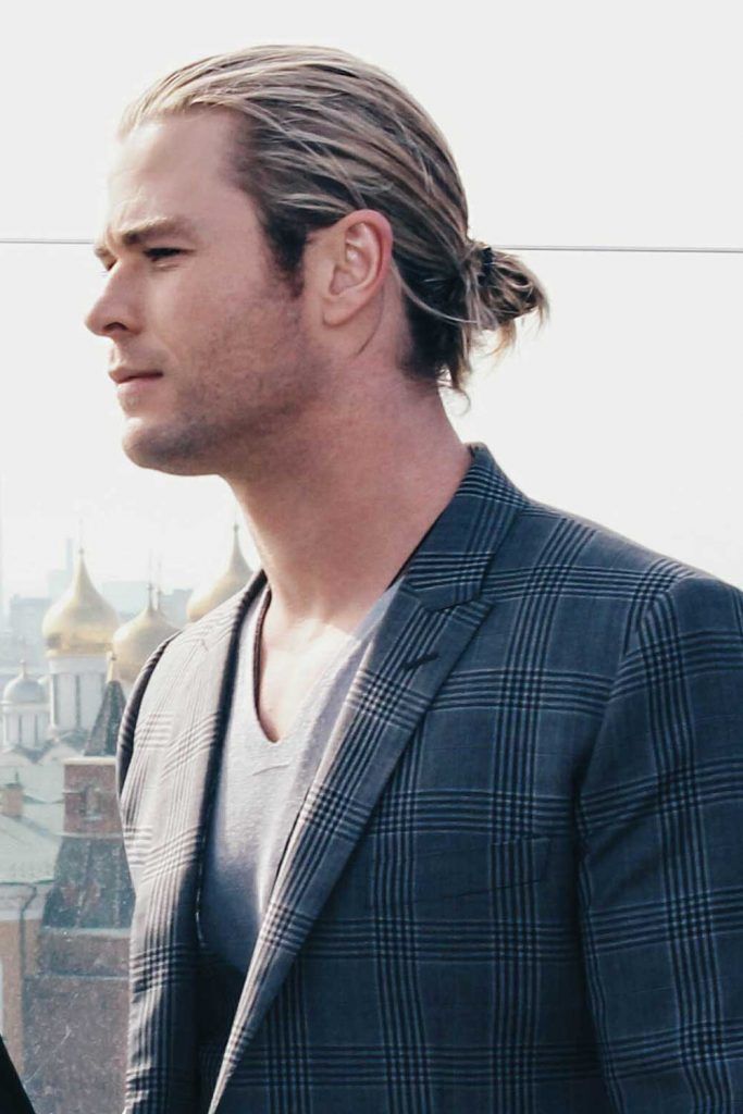 Chris Hemstworth Man Bun #thorragnarokhaircut #chrishemsworth #thor #thorhair