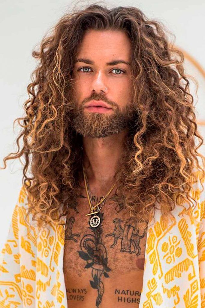 Curly Mens Long Layered Hairstyles #layers #layeredhair #layeredhairmen #layeredhaircuts #layeredhaircutsformen
