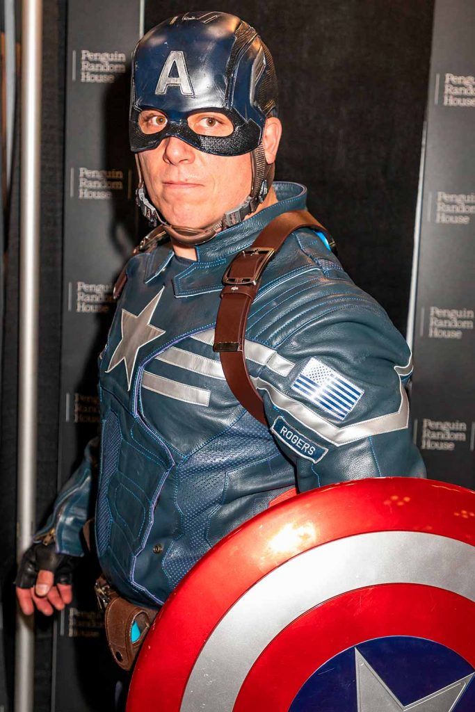 Captain America #halloweencostumes #halloweencostumeideas #menshalloweencostumes #halloweencostumesformen