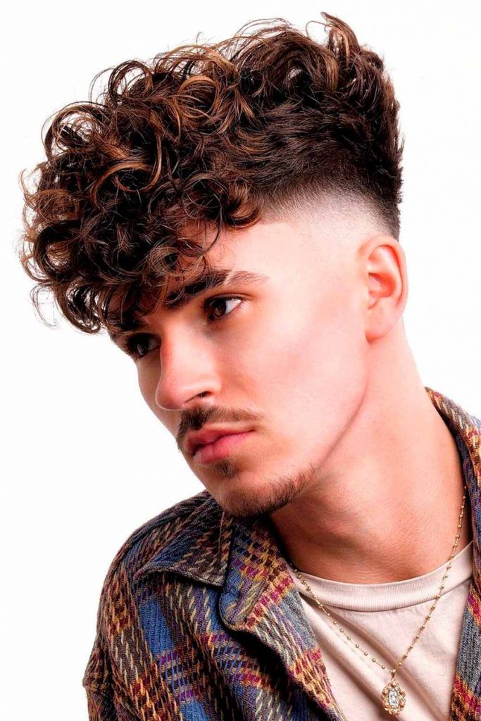 Messy Curly Top With Shaved Sides #mediumhaircutsformen #mensmediumhairstyles