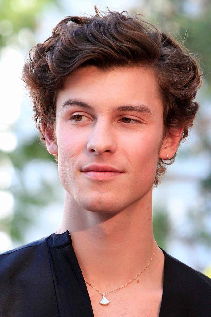 Shawn Mendes Best Hairstyles And Haircuts - Celebrities | Mens hairstyles  medium, Wavy hair men, Hipster haircut