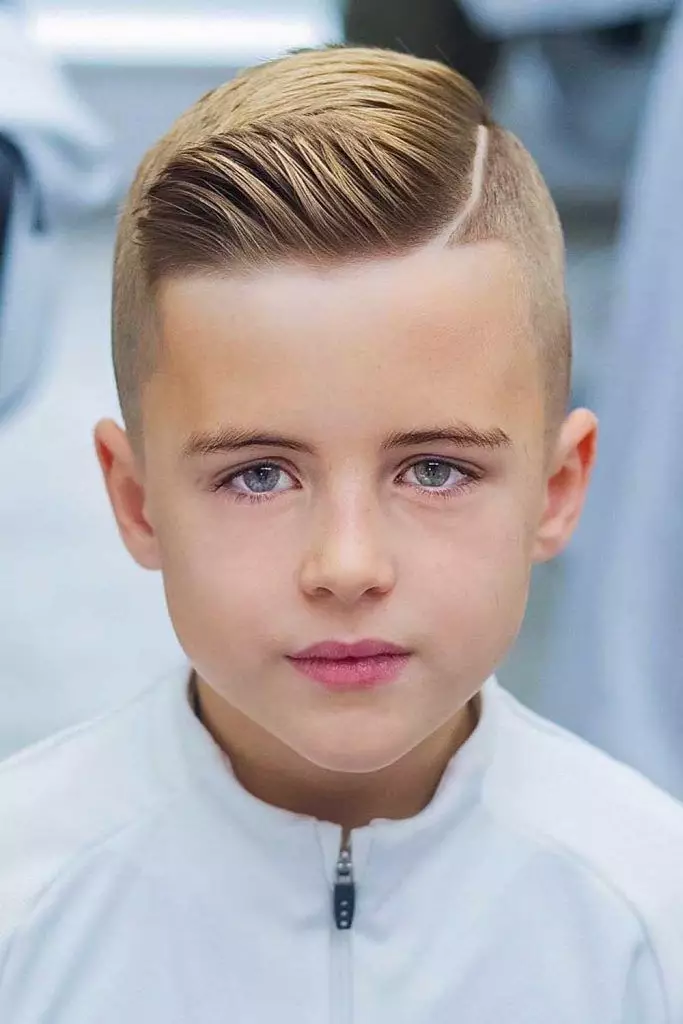 Corte de Cabelo Masculino Infantil com Risco Lateral