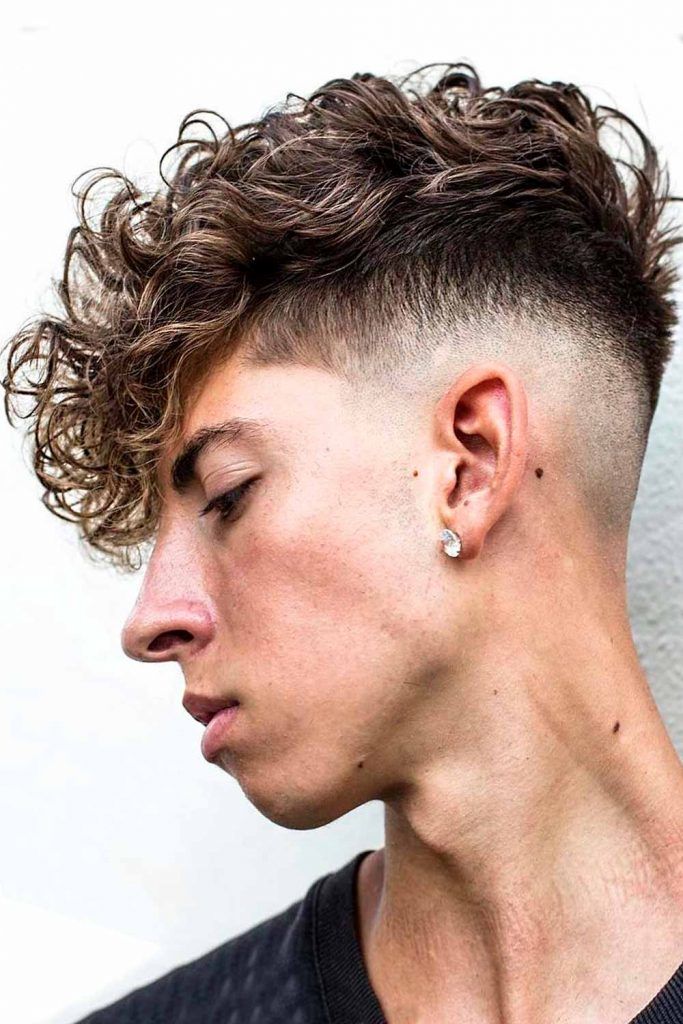 Short Curly Hairstyles With Faded Undercut #shortcurlyhairstylesformen #mensshortcurlyhair #curlyhairmen