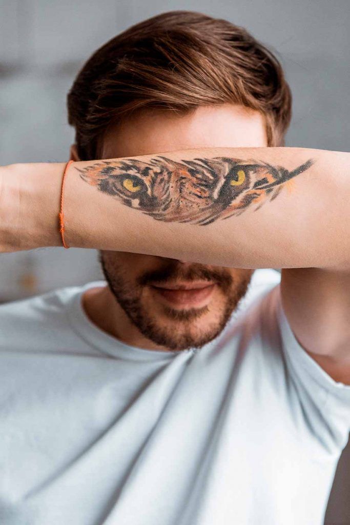 Feather Tattoo #tattoosformen #menstattoos #tattoo 