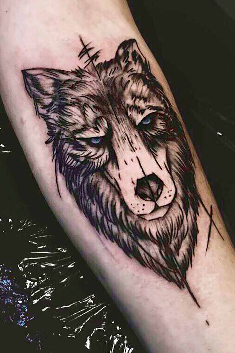 Tatuagem de Lobo #tattoosformen #menstattoos #tattoo