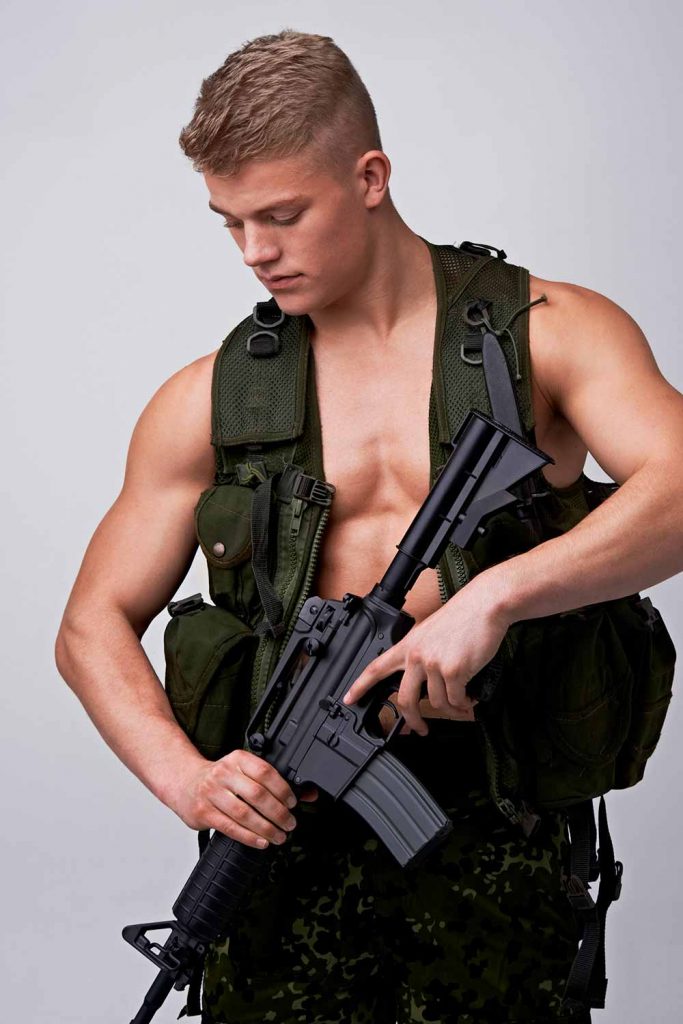 Soldier #halloweencostumes #halloweencostumeideas #menshalloweencostumes #halloweencostumesformen