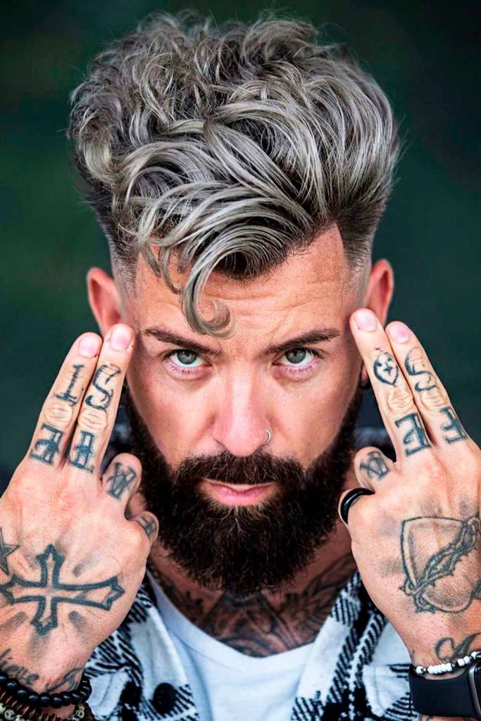 Corte de cabelo médio para homens com Undercut degradê