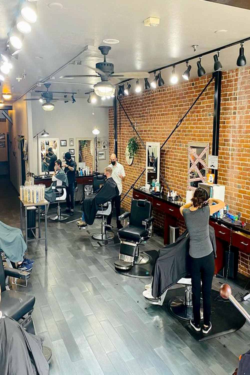Frank's Barber Shop a Gentlemen’s Salon 3