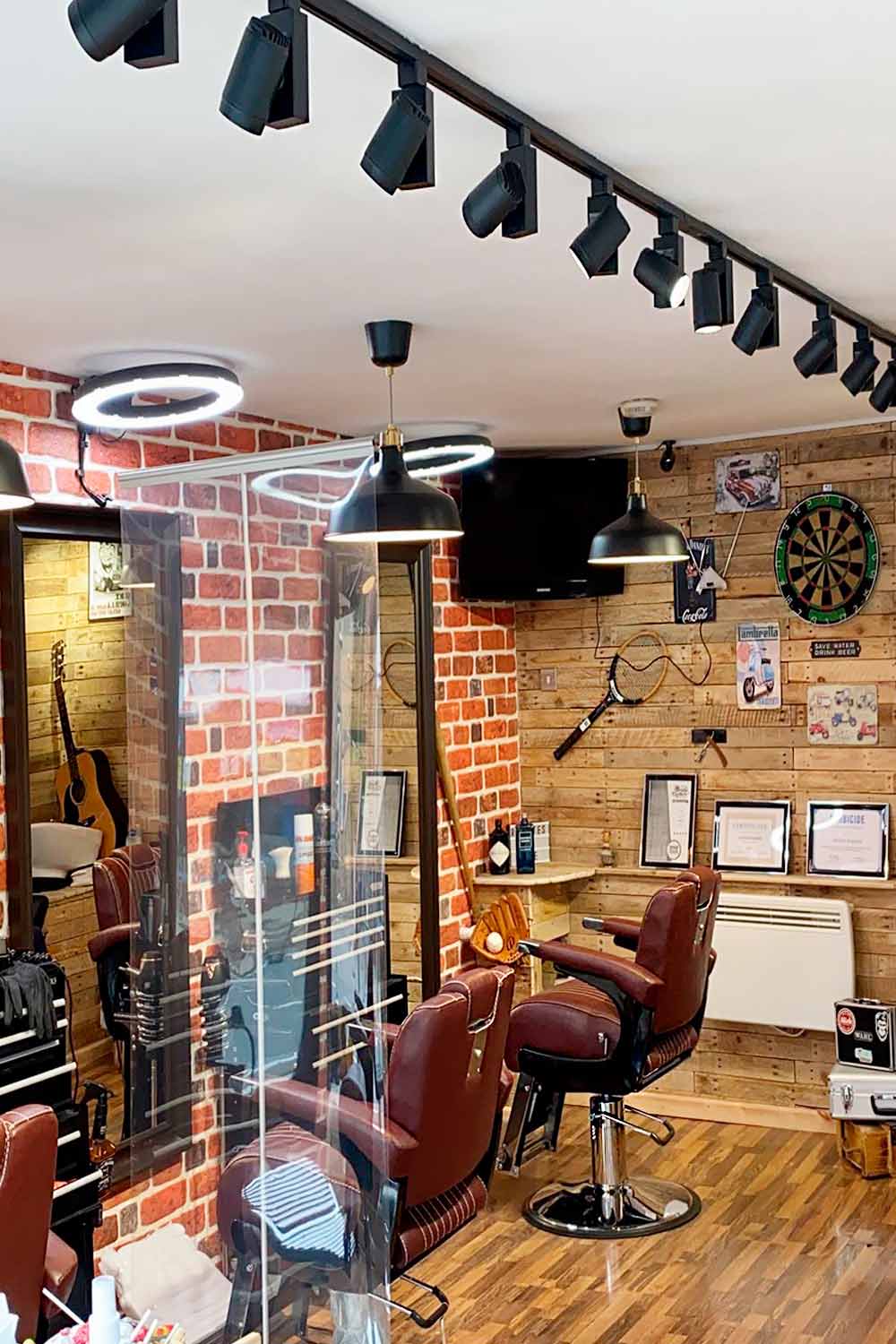 Rooster's Barbers 4