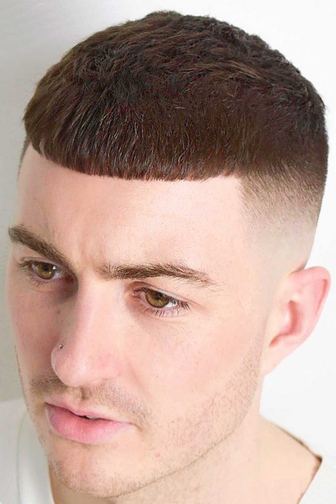 Short Crop With Skin Fade Sides #simplehairstylemen #lowmaintenancemenshairstyles #easyhairstylesmen