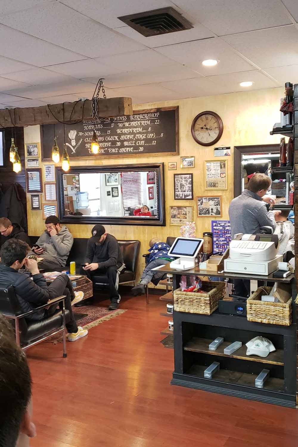 Ninis Barber Shop 1