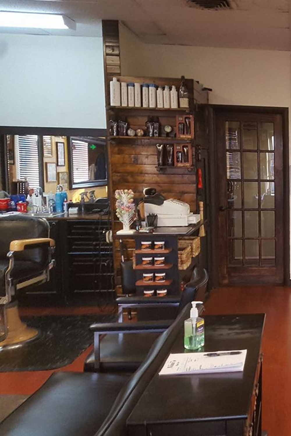 Ninis Barber Shop 4