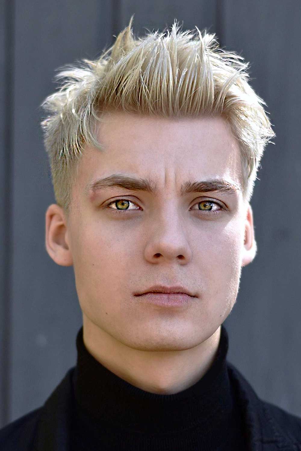 Blonde Quiff For Men #blondemenhaircuts #blondehaircut #menhaircut #blondemen