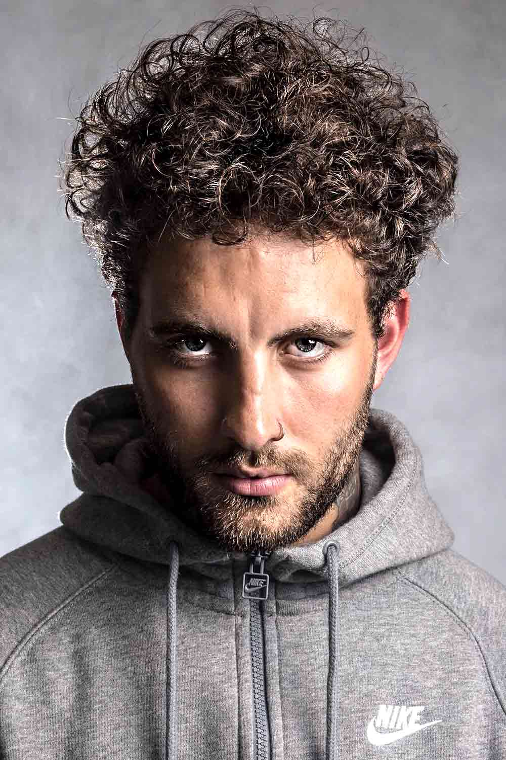 messy hairstyles men low maintenance curly