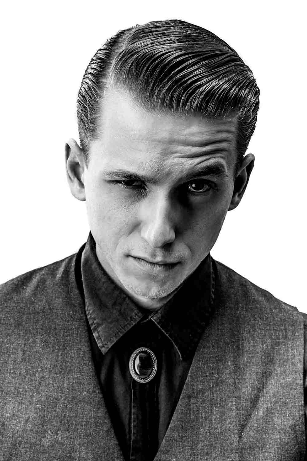 Side Part Slick Back #promhairstyles #promhairstylesformen #formalhairstyles #mensformalhairstyles