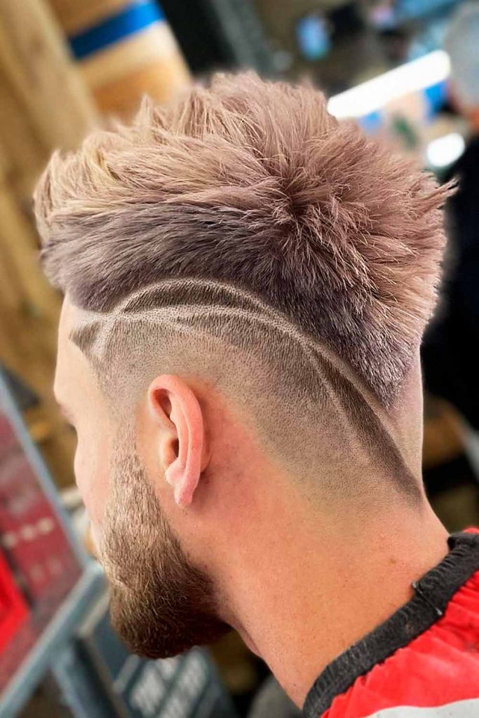 Fohawk With Undercut Design Men #fauxhawkhaircut #fauxhawk #fohawk