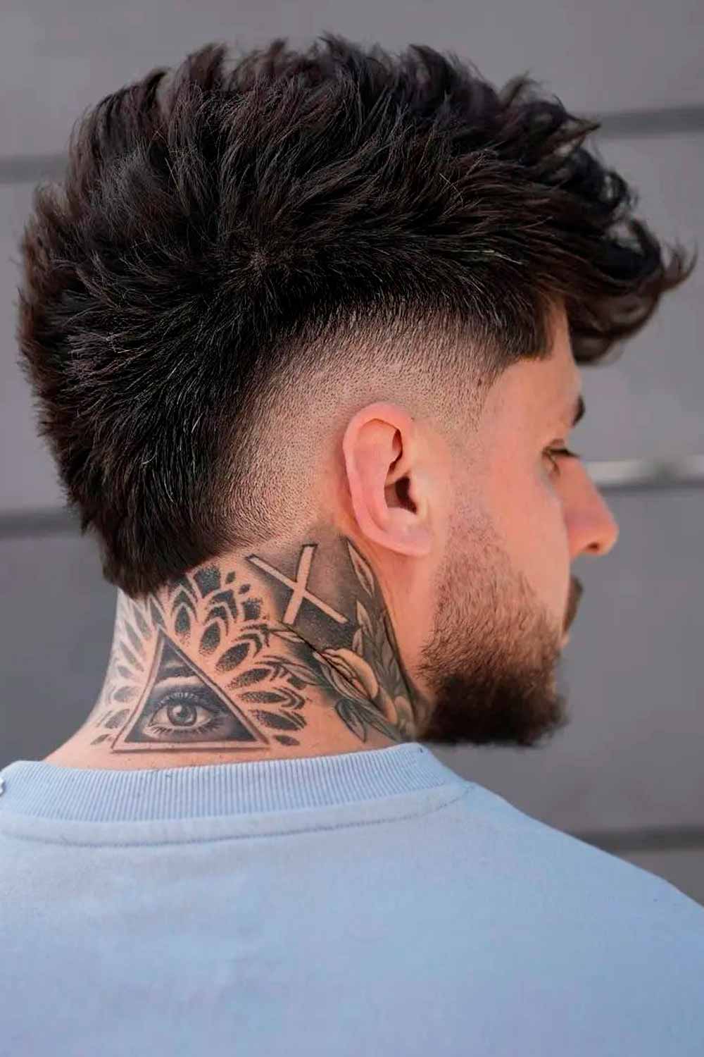 man hair style from back side 30703508 Stock Photo at Vecteezy