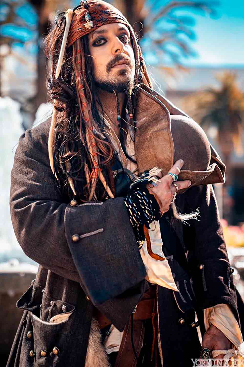 Captain Jack Sparrow #menshalloweencostumes #haloweencostumeideasmen #halloweencostumes