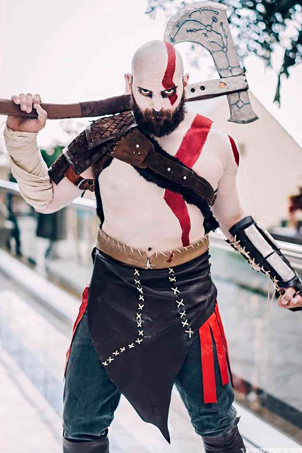 God Of War Kratos #menshalloweencostumes #haloweencostumeideasmen #halloweencostumes
