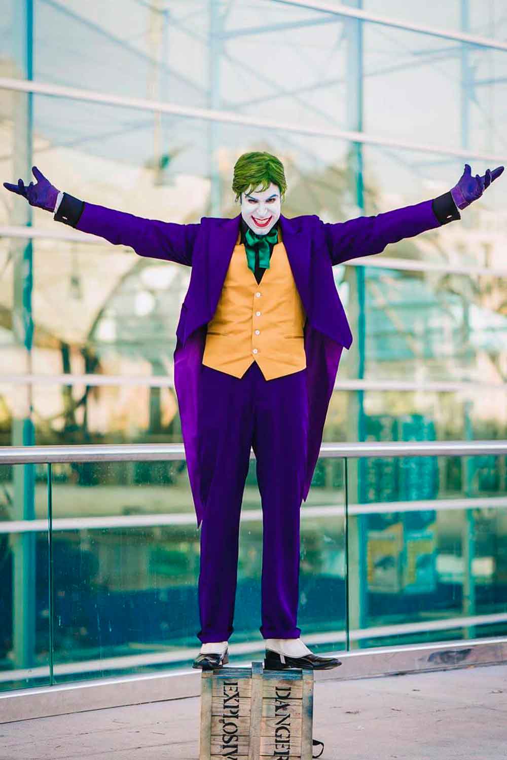Joker #menshalloweencostumes #haloweencostumeideasmen #halloweencostumes