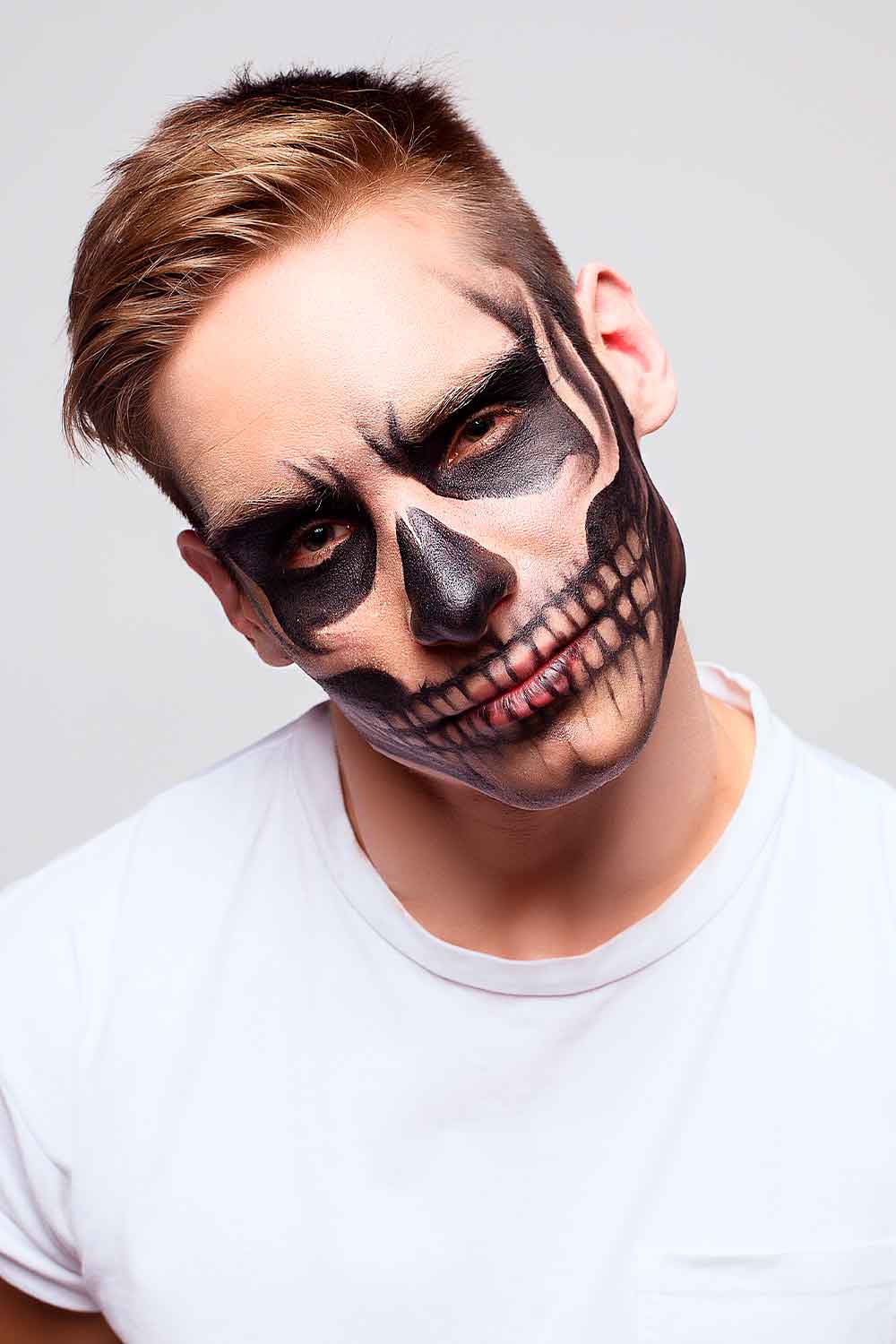 Skull Halloween Makeup For Men #halloweenmakeupformen #menshalloweenmakeup