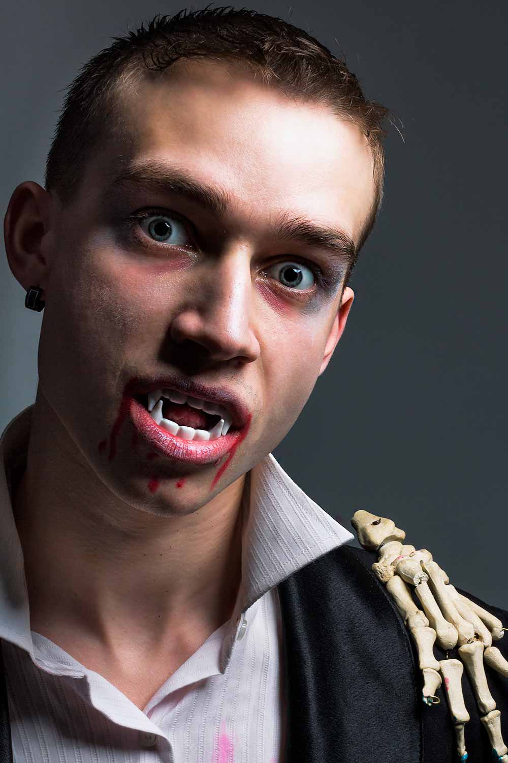 Vampire Halloween Makeup Men #halloweenmakeupformen #menshalloweenmakeup