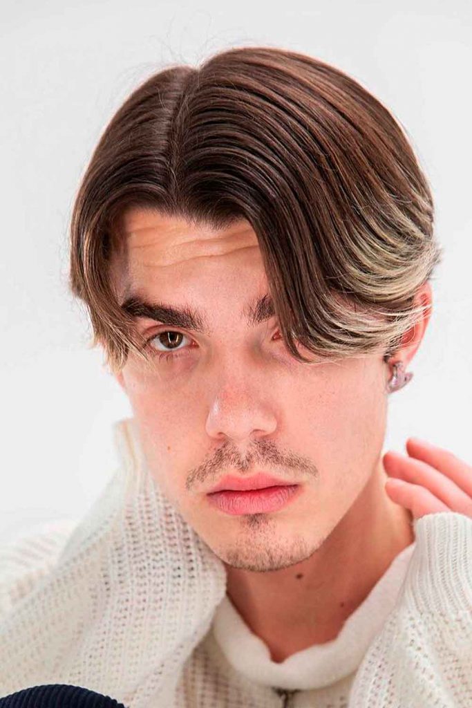 Middle Part Men With Highlights #middlepart #middleparthair #middleparthairmen #curtainbangs #curtainshair